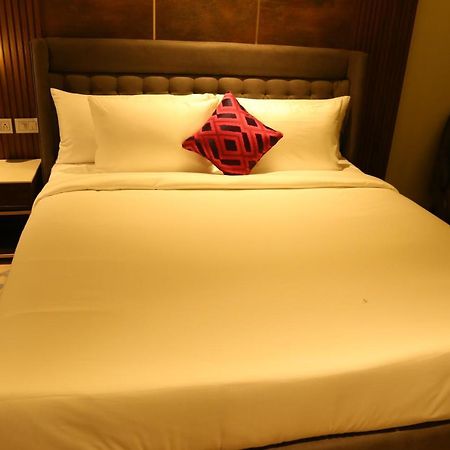 Dreamz Inn & Suites Zirakpur Exteriör bild