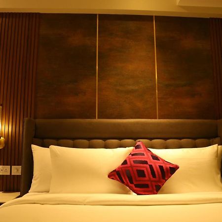 Dreamz Inn & Suites Zirakpur Exteriör bild