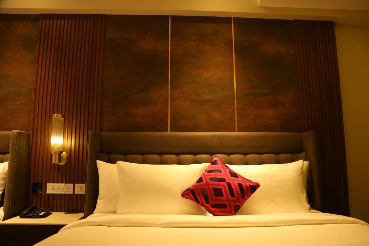 Dreamz Inn & Suites Zirakpur Exteriör bild