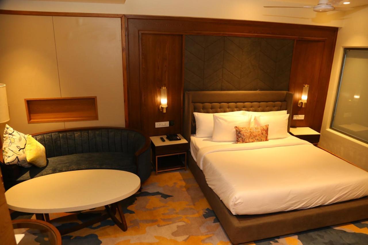 Dreamz Inn & Suites Zirakpur Exteriör bild