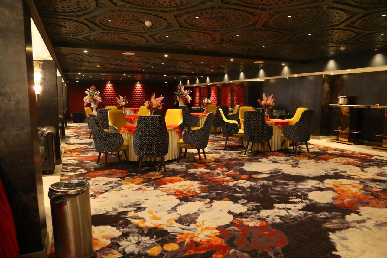 Dreamz Inn & Suites Zirakpur Exteriör bild