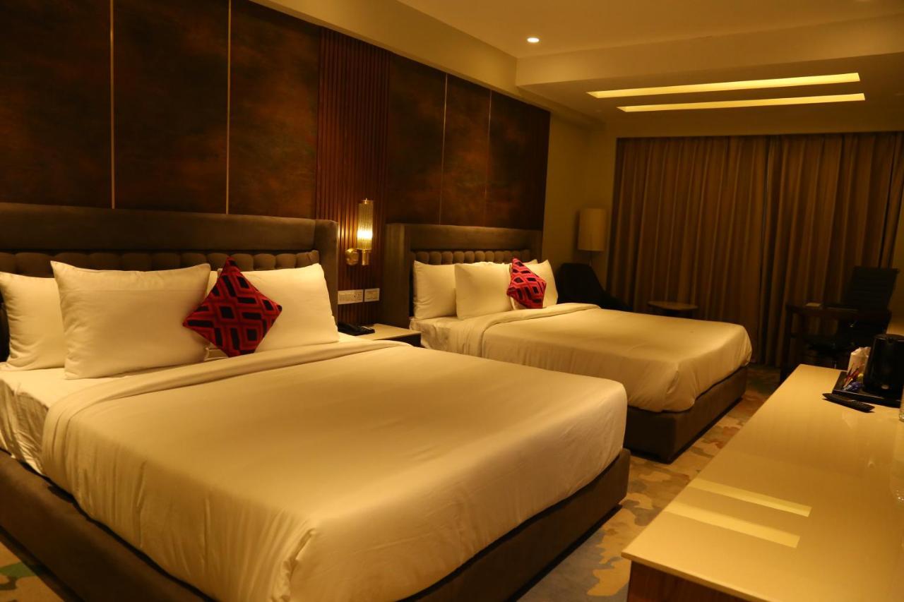 Dreamz Inn & Suites Zirakpur Exteriör bild