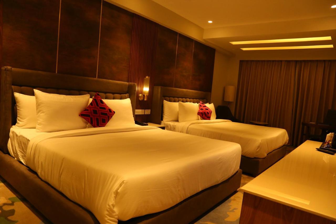 Dreamz Inn & Suites Zirakpur Exteriör bild