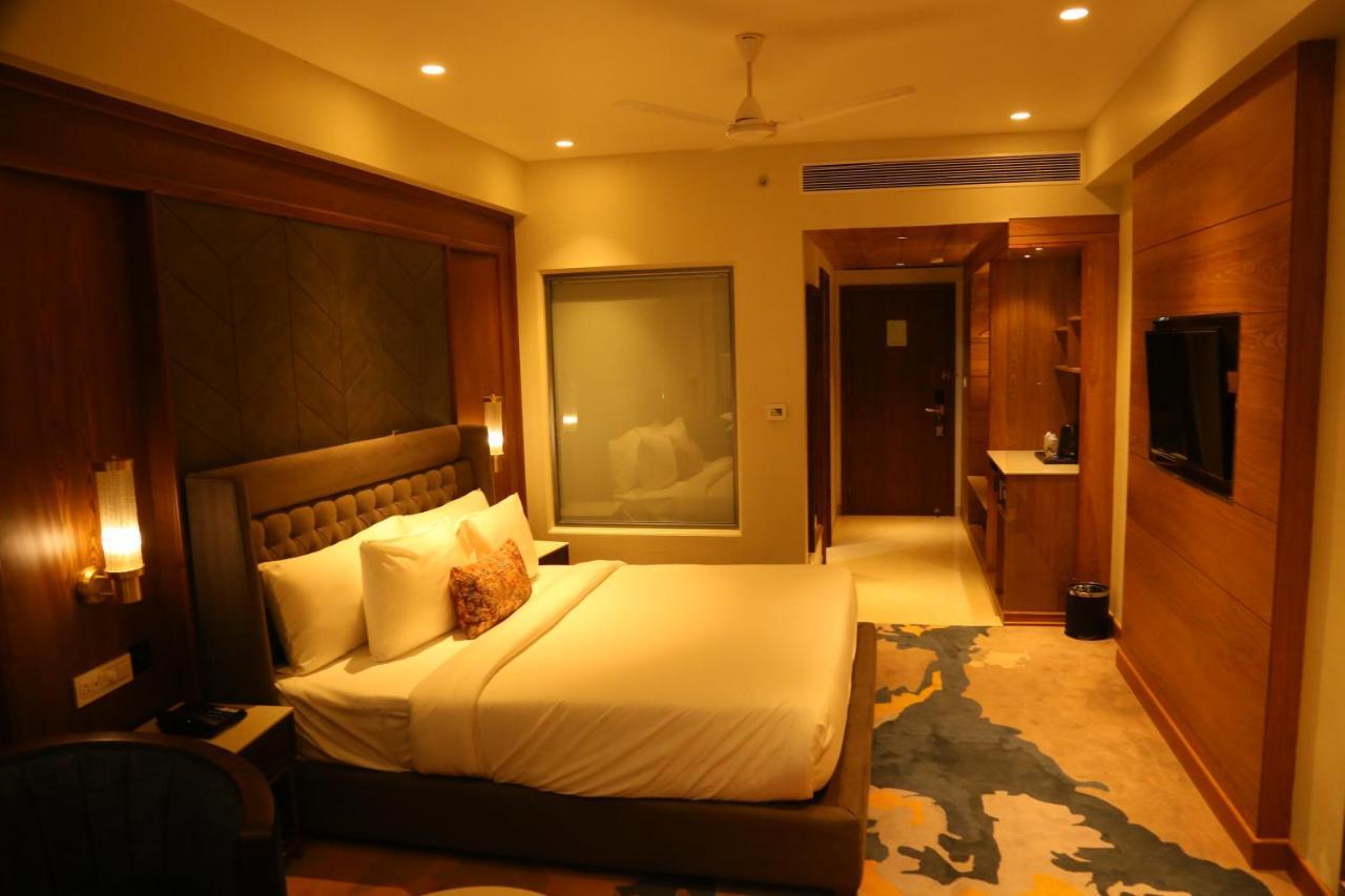 Dreamz Inn & Suites Zirakpur Exteriör bild