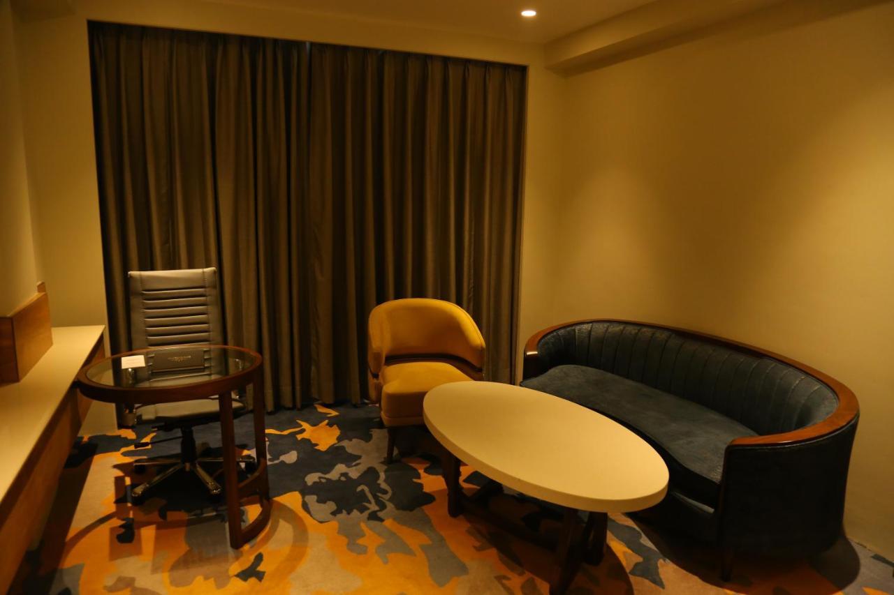 Dreamz Inn & Suites Zirakpur Exteriör bild