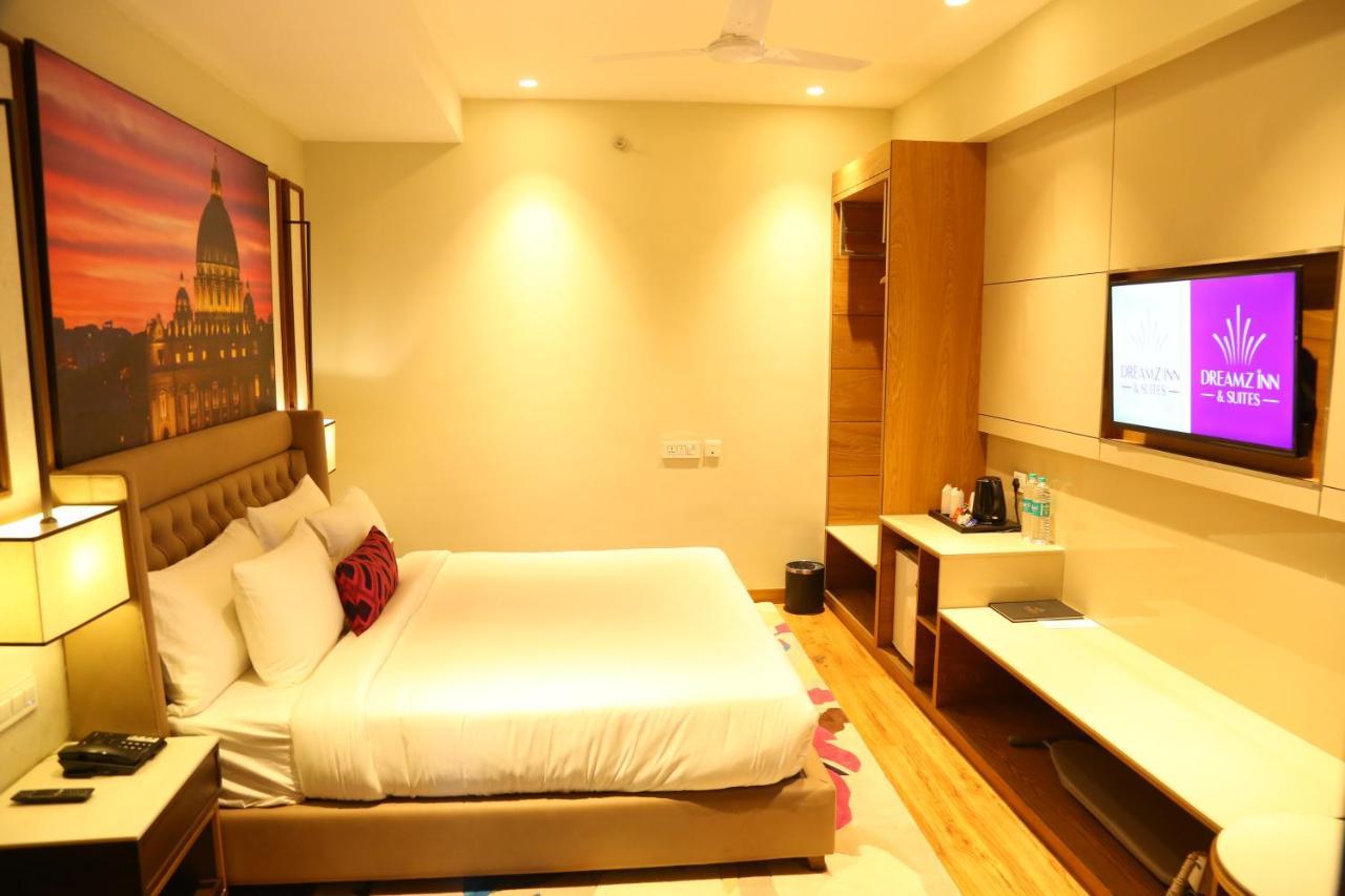 Dreamz Inn & Suites Zirakpur Exteriör bild