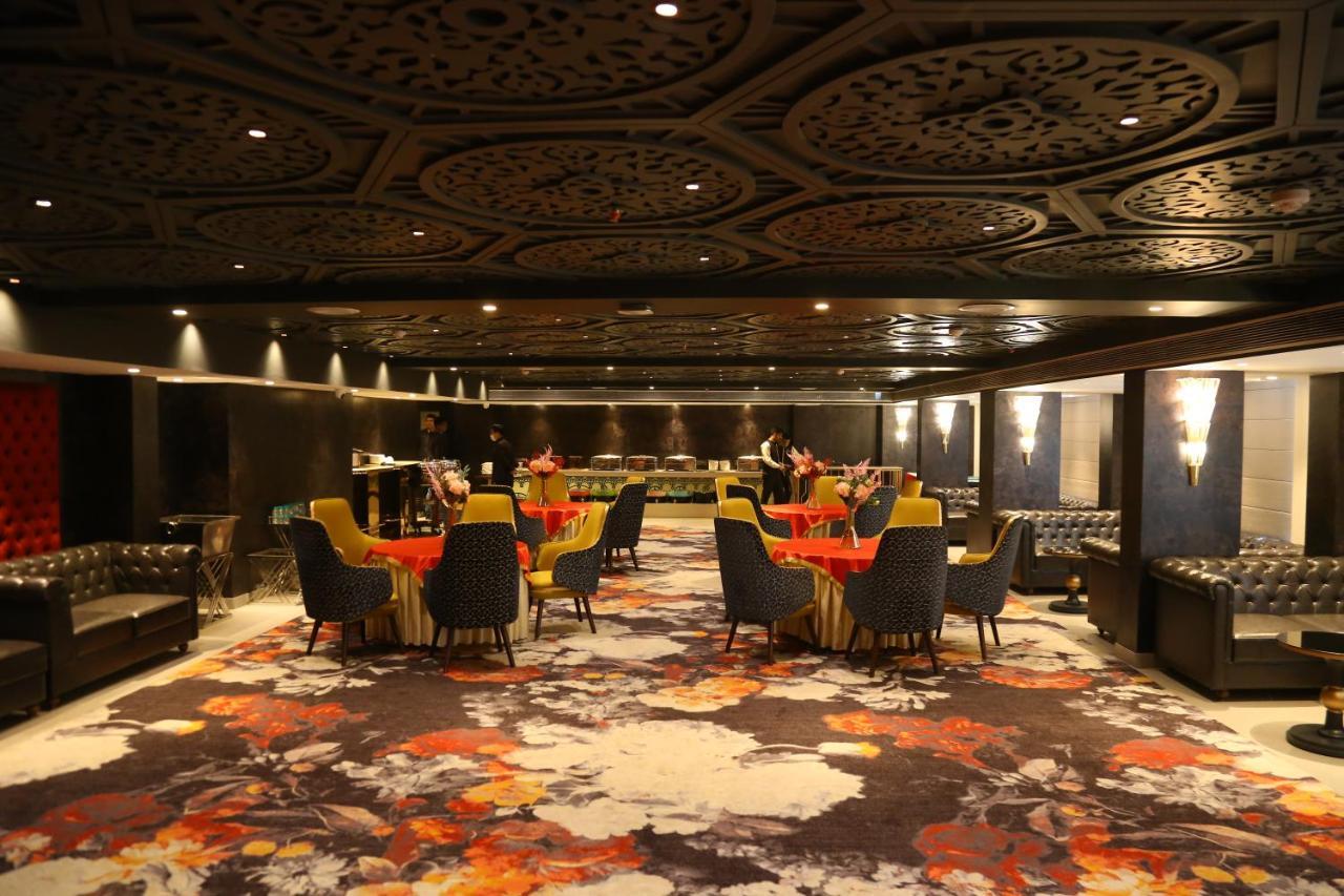 Dreamz Inn & Suites Zirakpur Exteriör bild