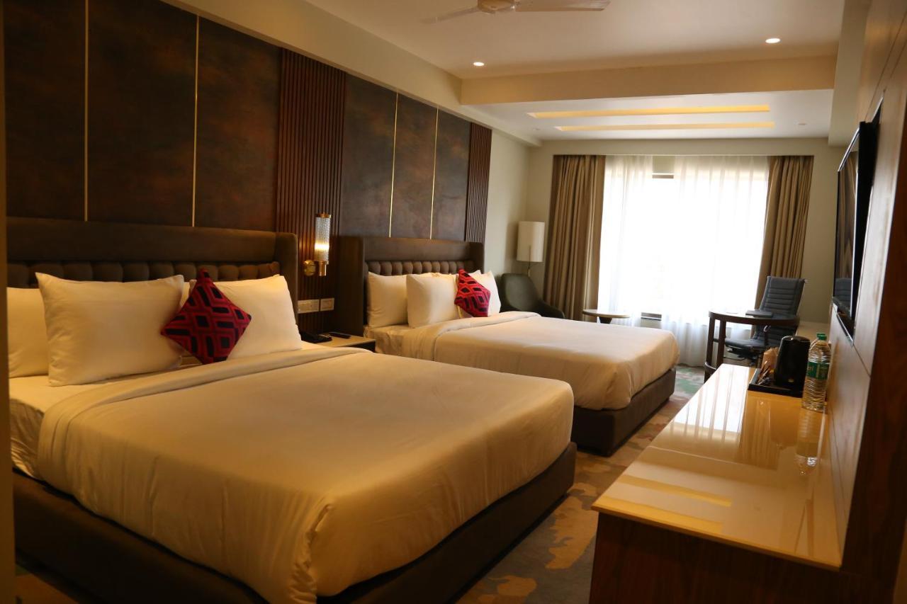 Dreamz Inn & Suites Zirakpur Exteriör bild