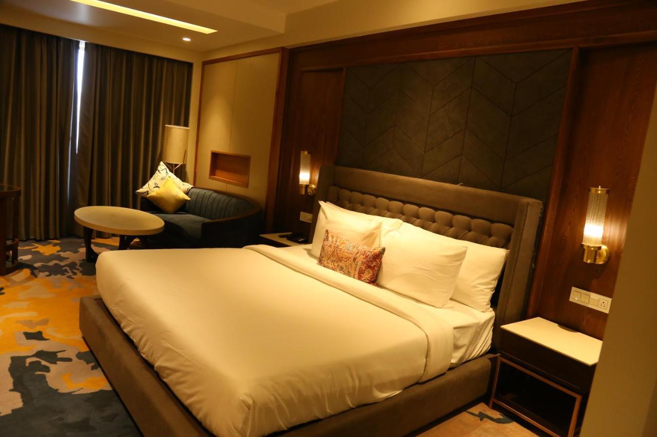 Dreamz Inn & Suites Zirakpur Exteriör bild