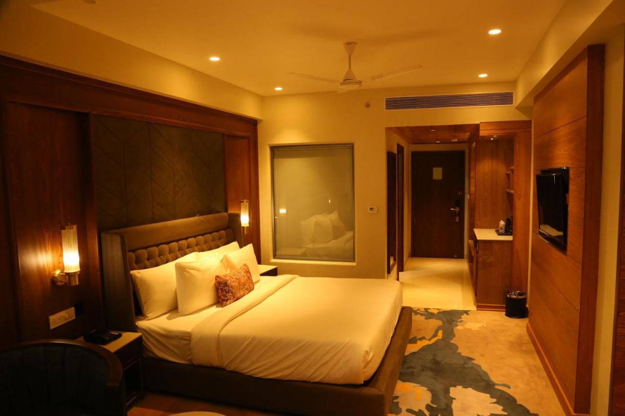 Dreamz Inn & Suites Zirakpur Exteriör bild