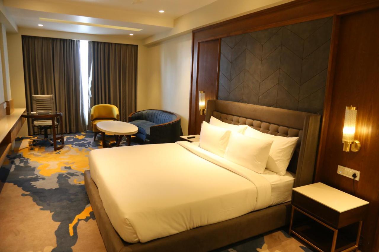 Dreamz Inn & Suites Zirakpur Exteriör bild