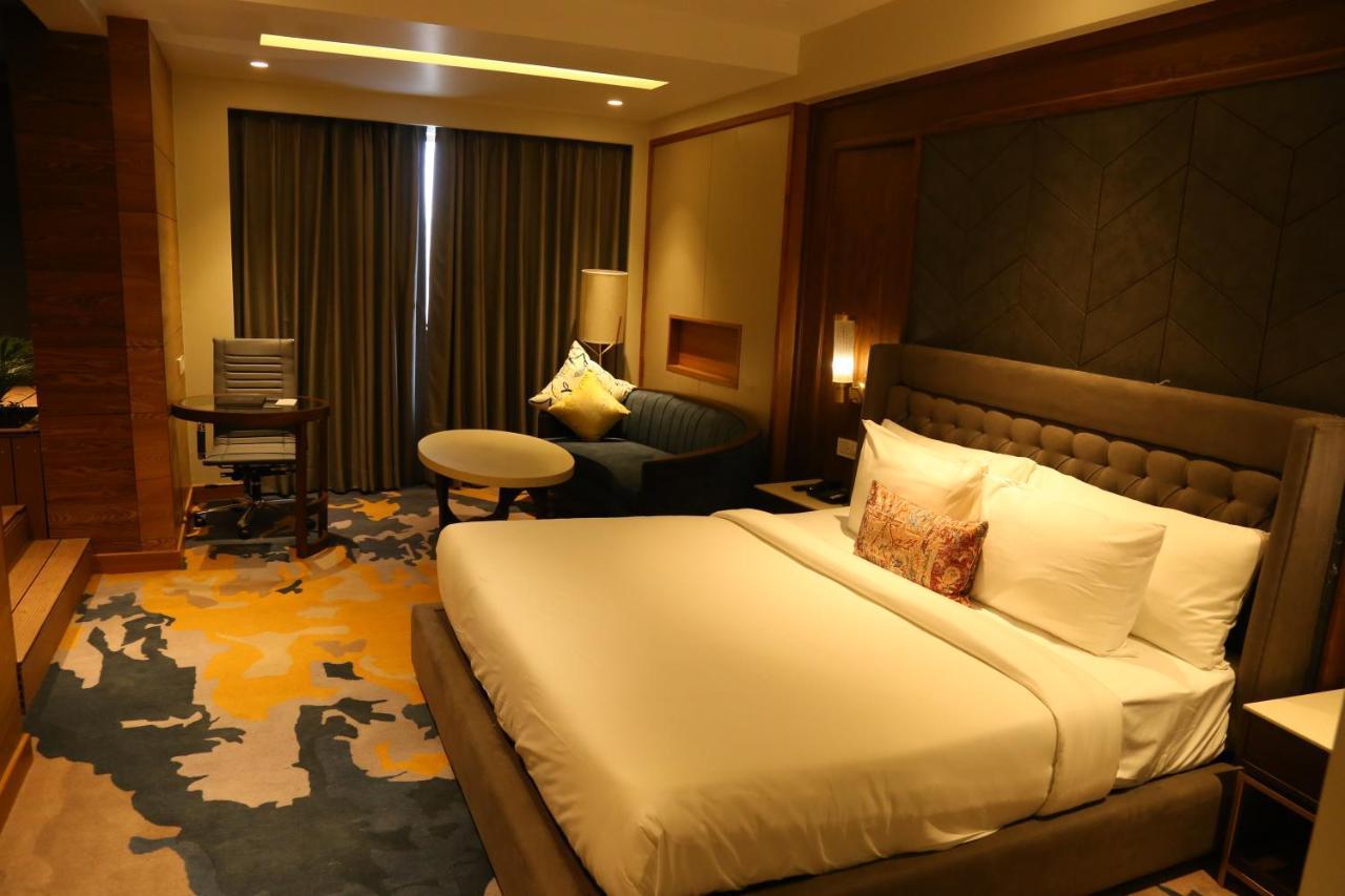 Dreamz Inn & Suites Zirakpur Exteriör bild