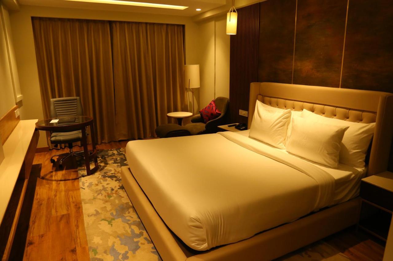 Dreamz Inn & Suites Zirakpur Exteriör bild