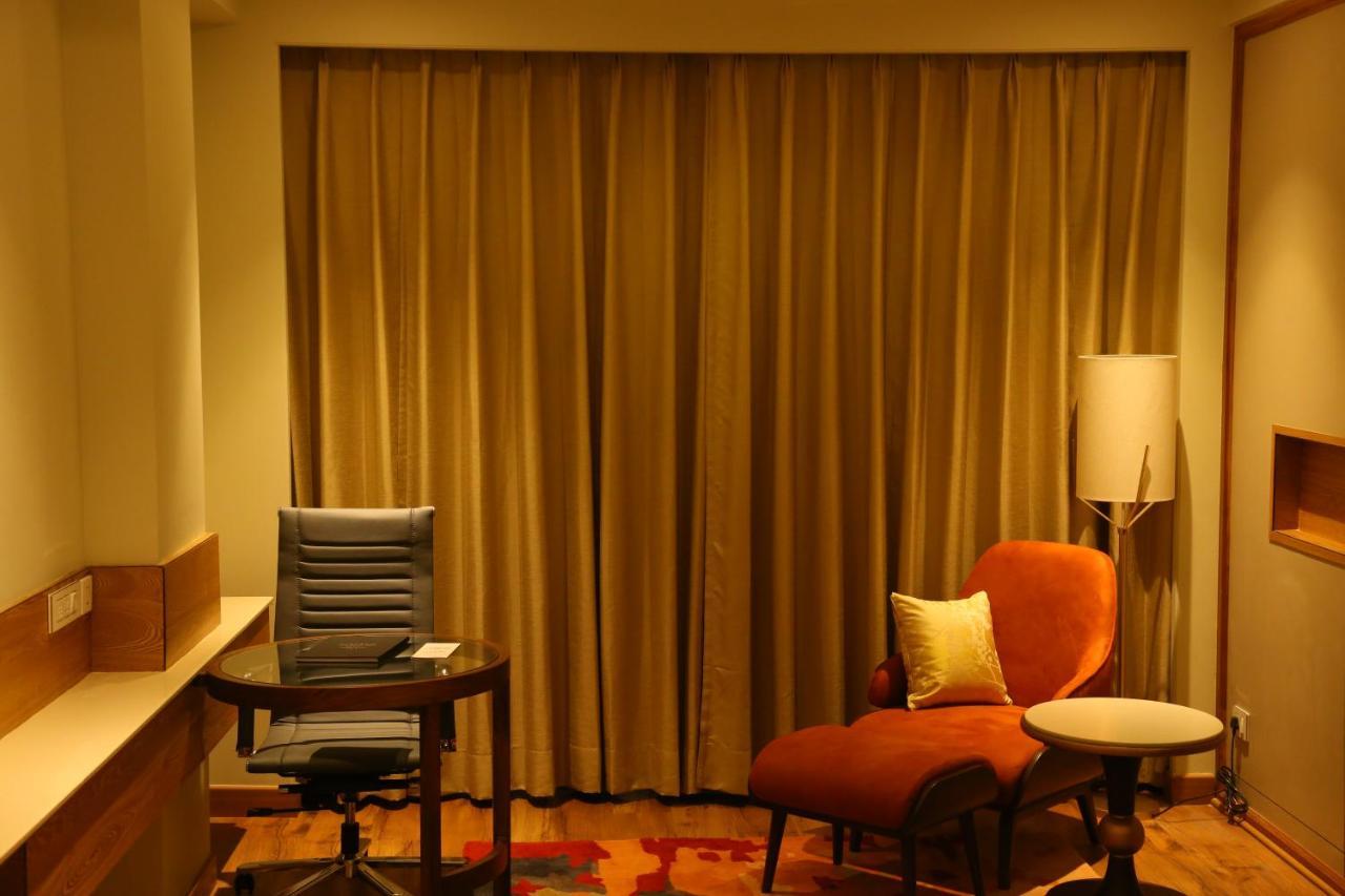 Dreamz Inn & Suites Zirakpur Exteriör bild