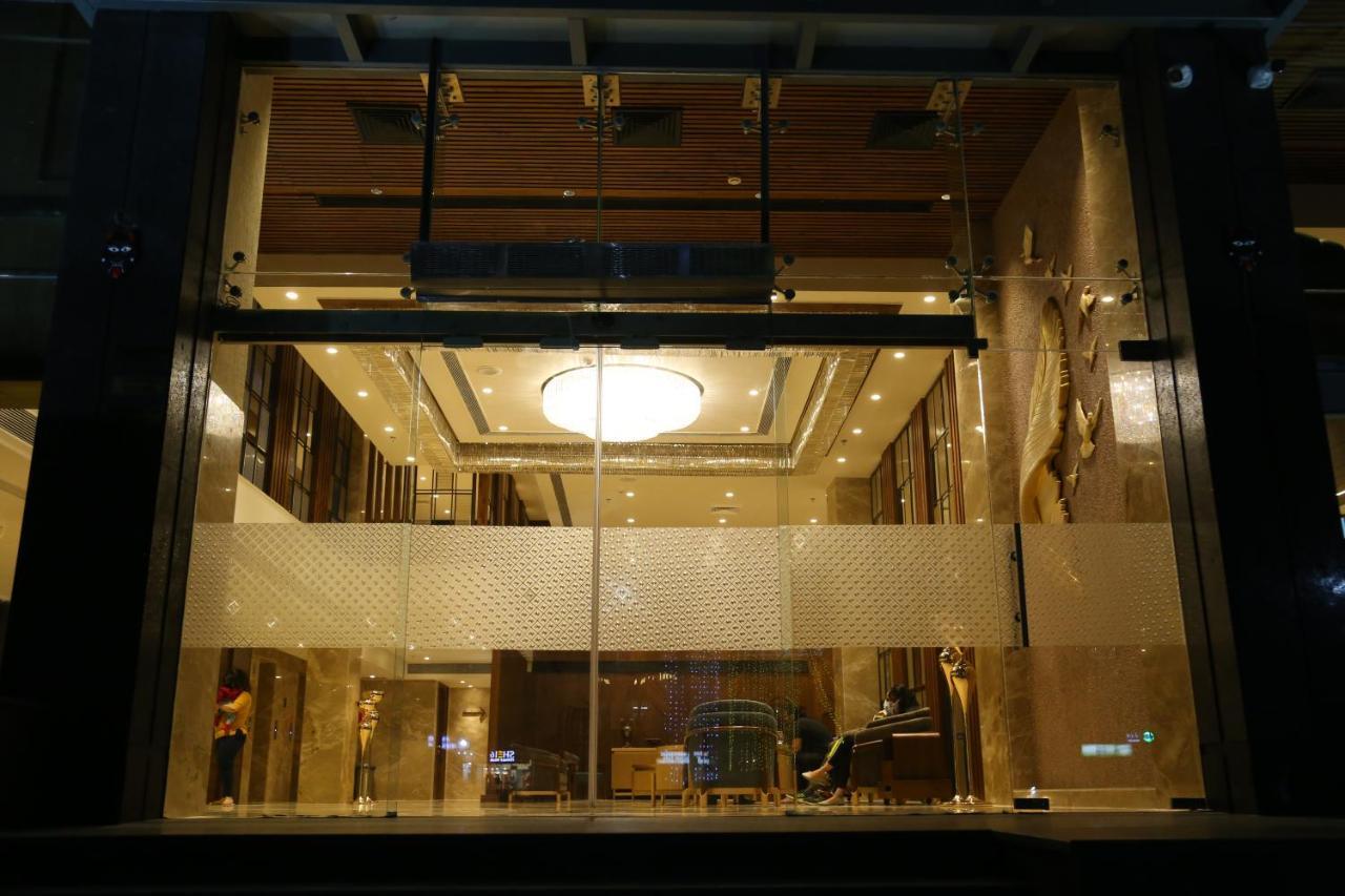 Dreamz Inn & Suites Zirakpur Exteriör bild